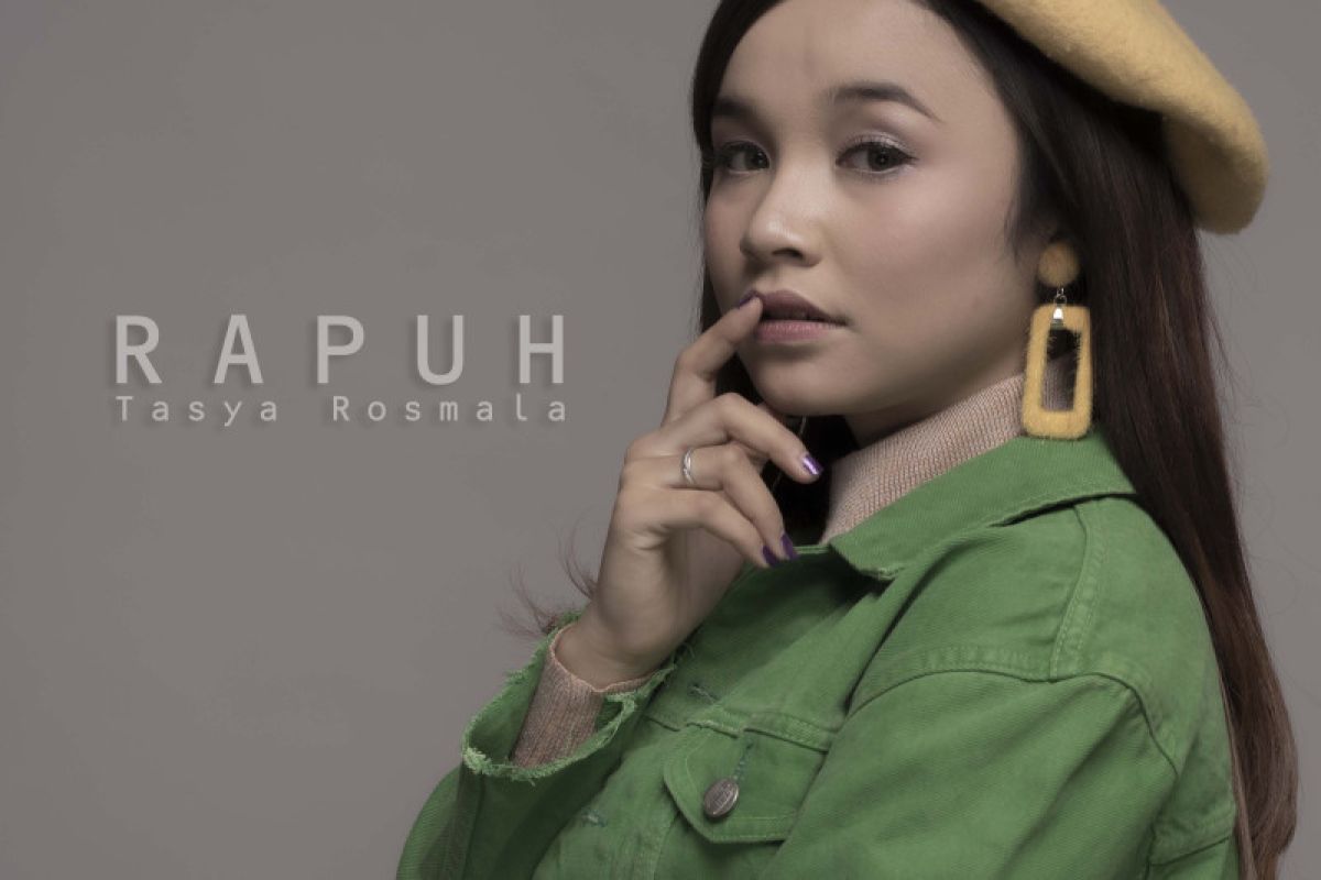 Tasya Rosmala kerahkan semua kemampuan untuk nyanyikan lagu "Rapuh"