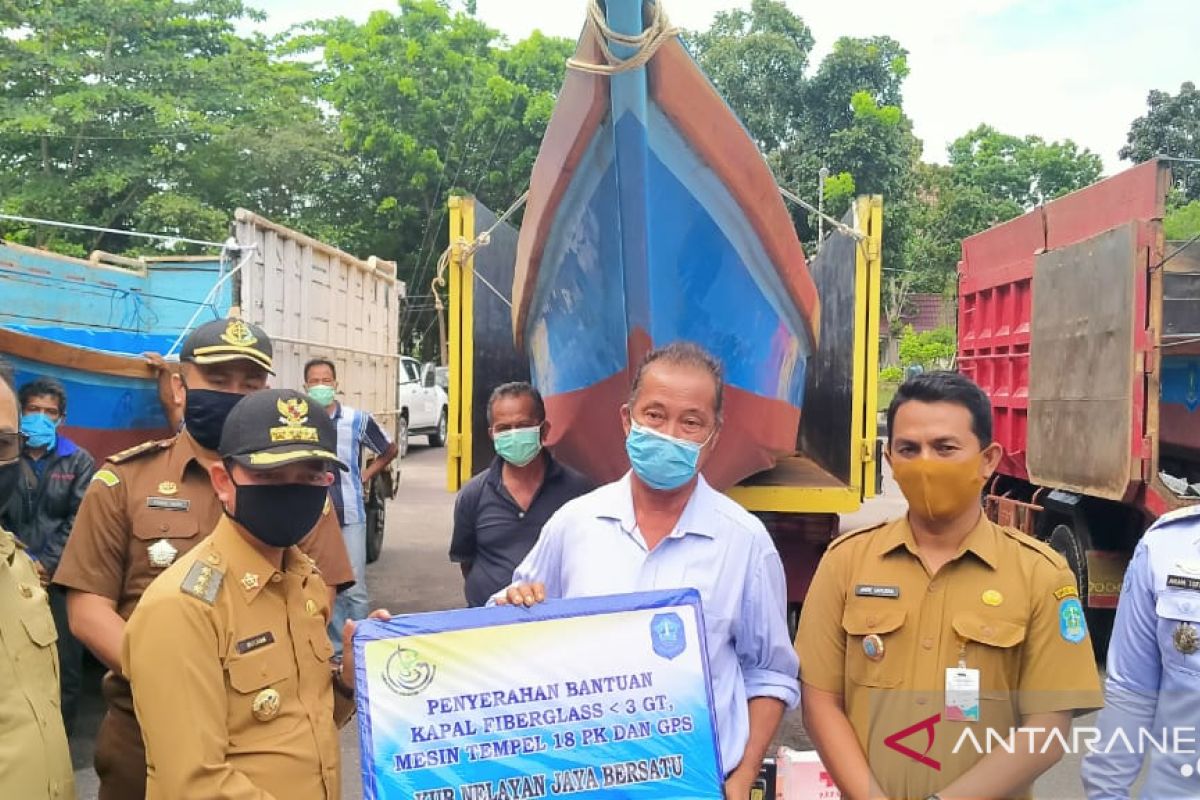 Pemerintah Kabupaten Bangka salurkan bantuan 40 mesin kapal penangkapan