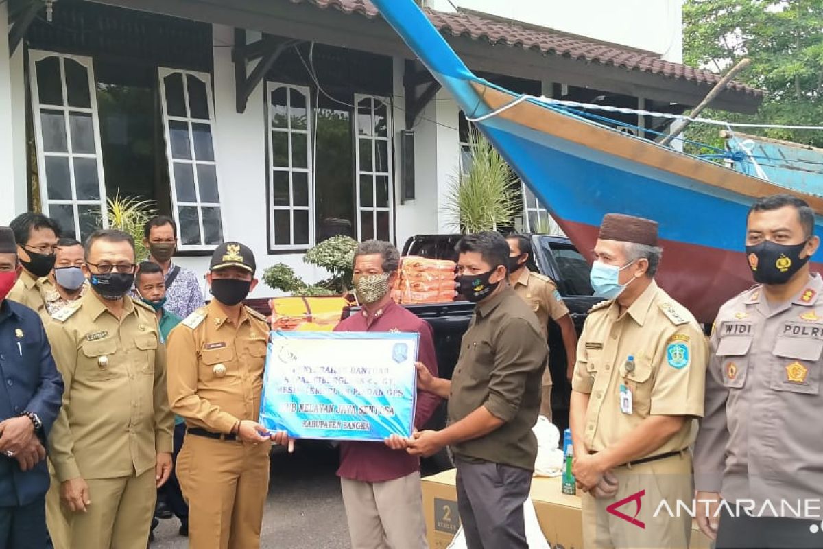 Pemkab Bangka salurkan 10 unit kapal penangkapan ikan