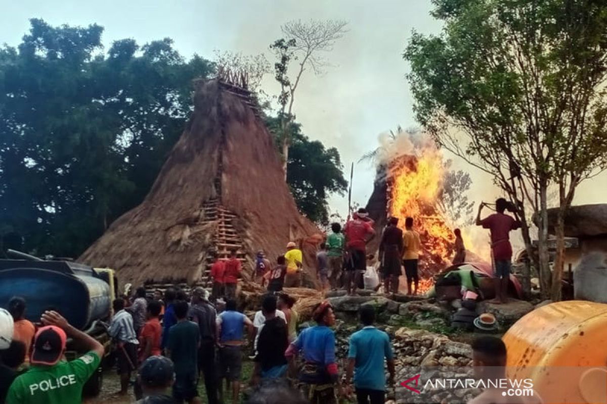 Polisi: Terbakarnya 25 unit rumah adat di sumba akibat tersambar petir