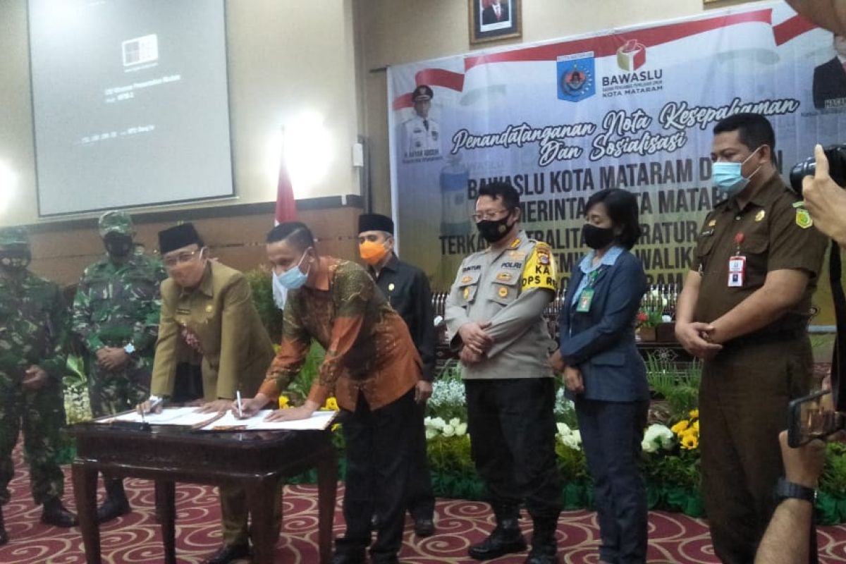 Pemkot-Bawaslu Mataram menandatangani MoU netralitas ASN dalam pilkada