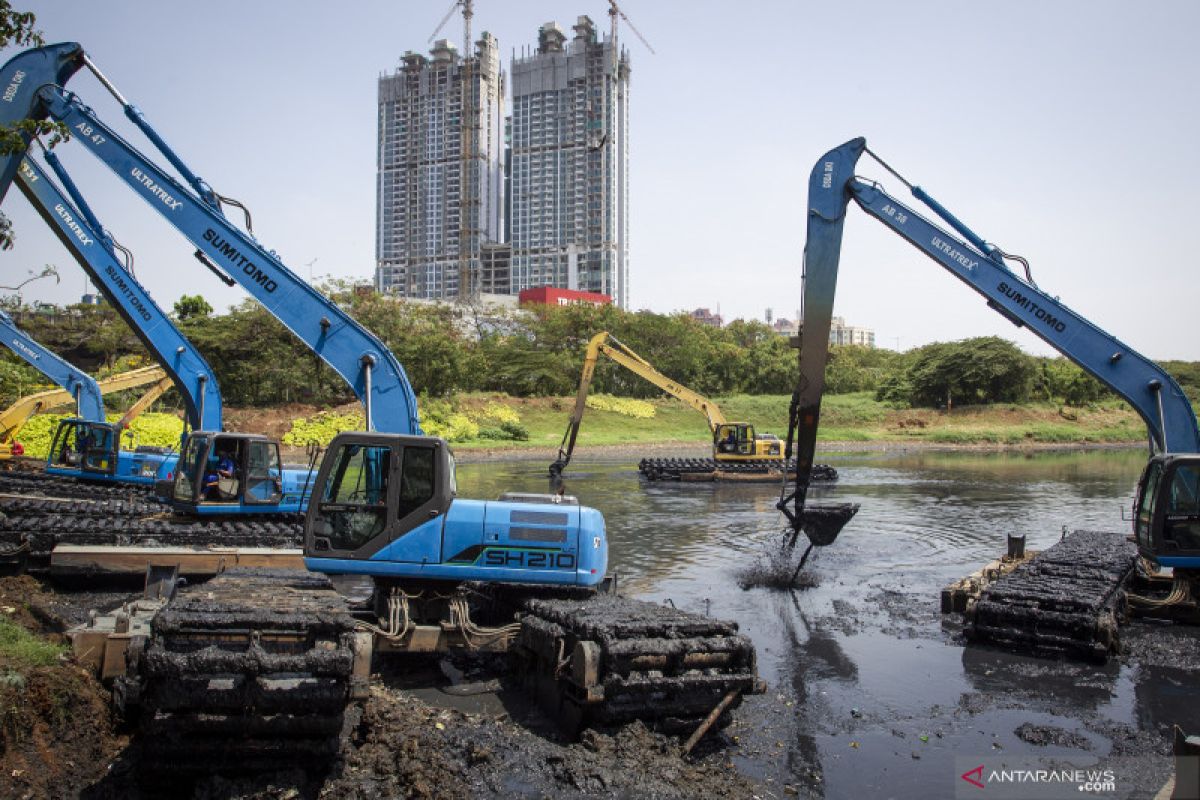 Jakarta budget heavy on flood mitigation efforts