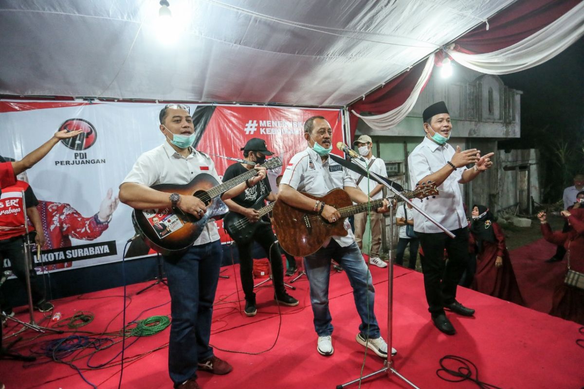 Musisi jalanan Surabaya ciptakan lagu kampanye untuk Eri-Armudji