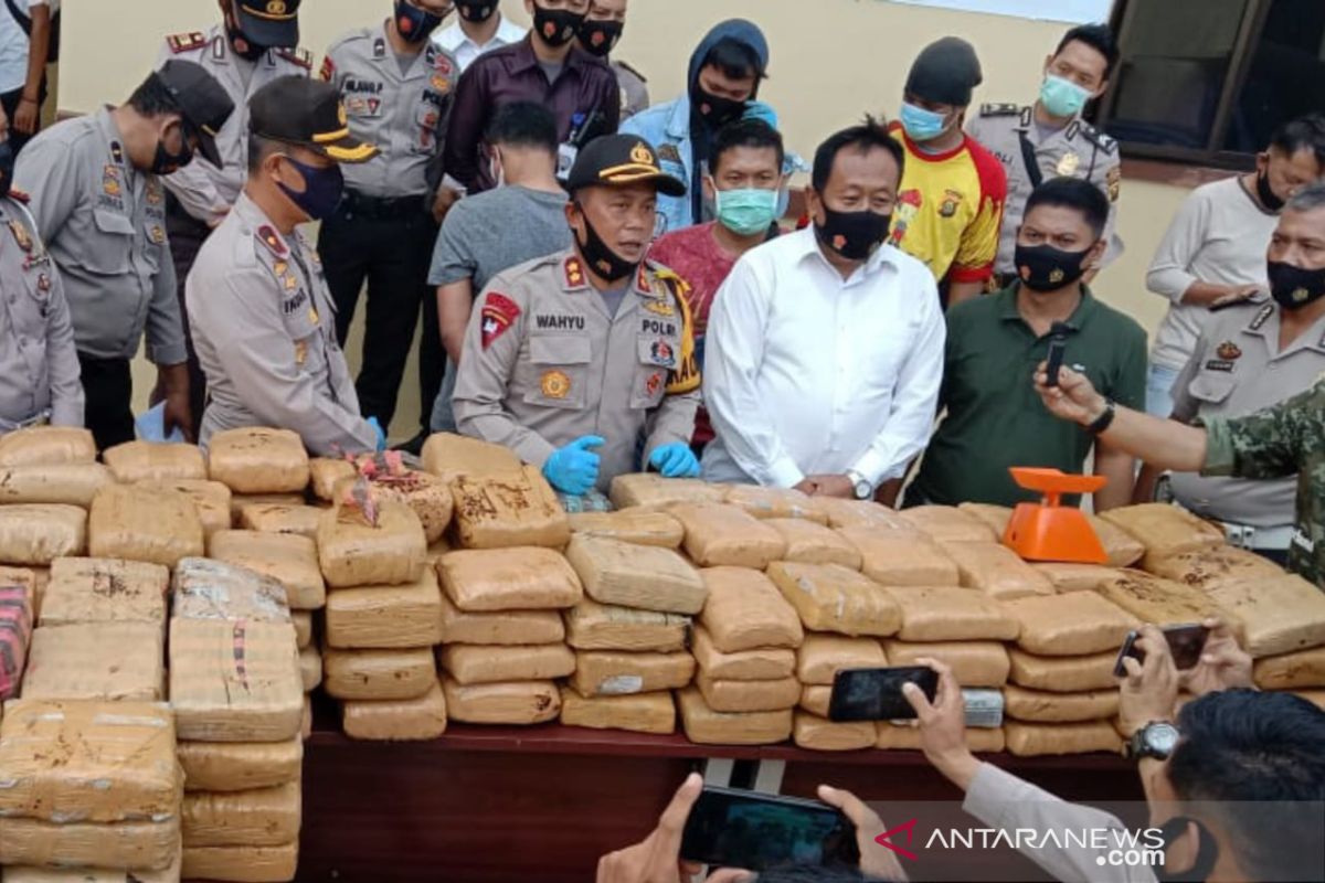 Polres Empat Lawang gagalkan penyelundupan 748 kilogram ganja dari Aceh