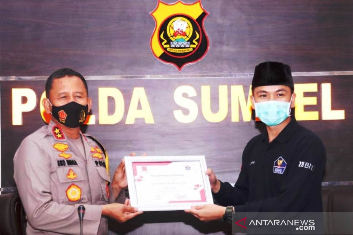 Kapolda Sumsel terima penghargaan tokoh inspiratif tangani COVID-19