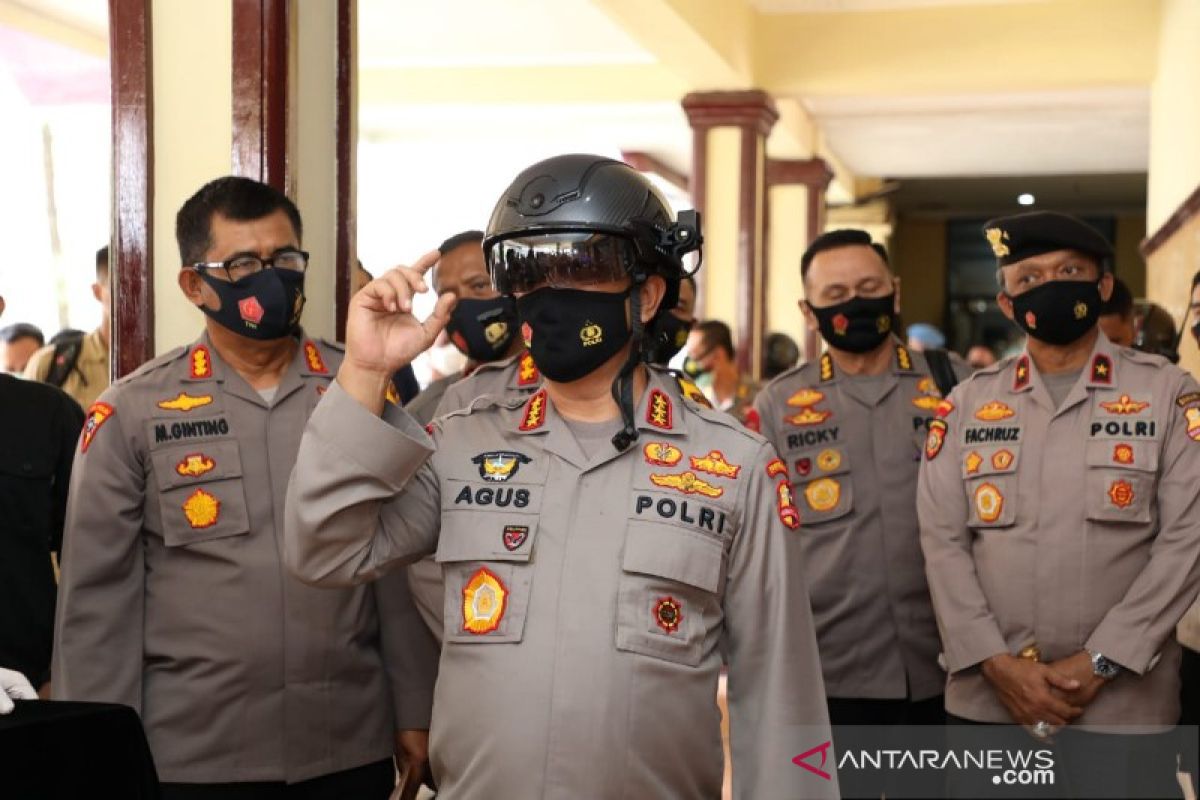 Tiba di  Sumut, Kabaharkam Polri  perkenalkan helm pendeteksi suhu tubuh