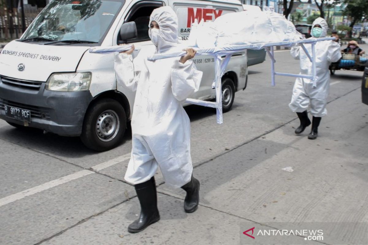 Polisi bawa pocong saat razia masker di Kota Medan