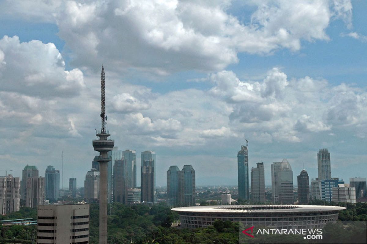 Cuaca cerah berawan warnai Jakarta hari ini