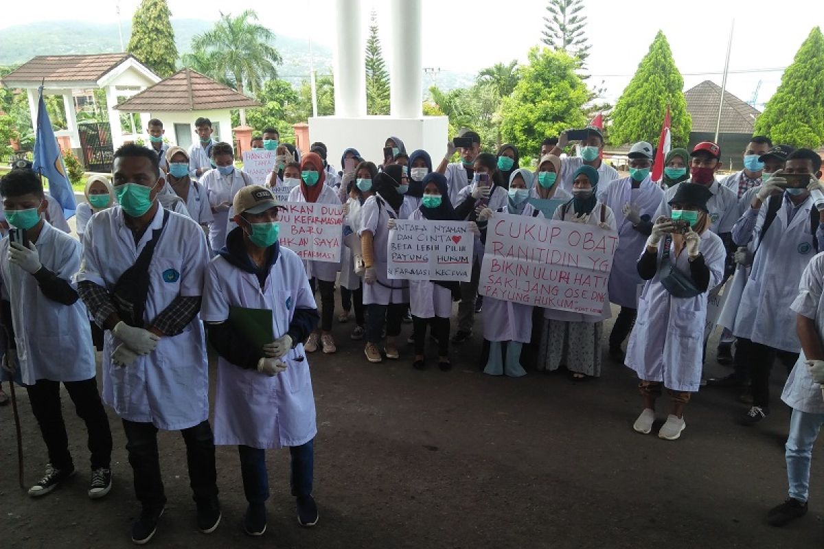DPRD Maluku : profesi apoteker harus dihormati