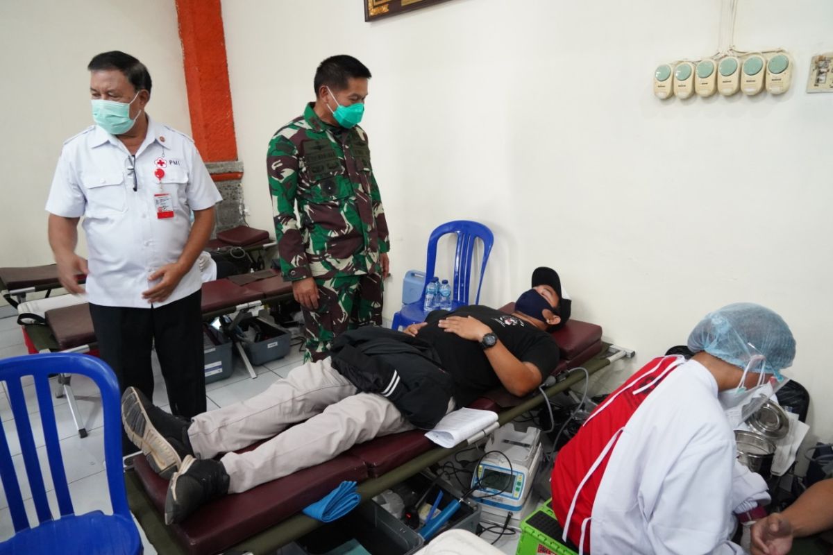 15 anggota TNI dan 22 warga lakukan donor plasma konvalesen