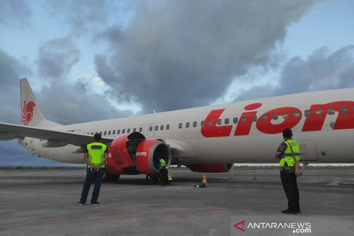 Lion Air rute Lombok-Surabaya mendarat darurat akibat kerusakan mesin