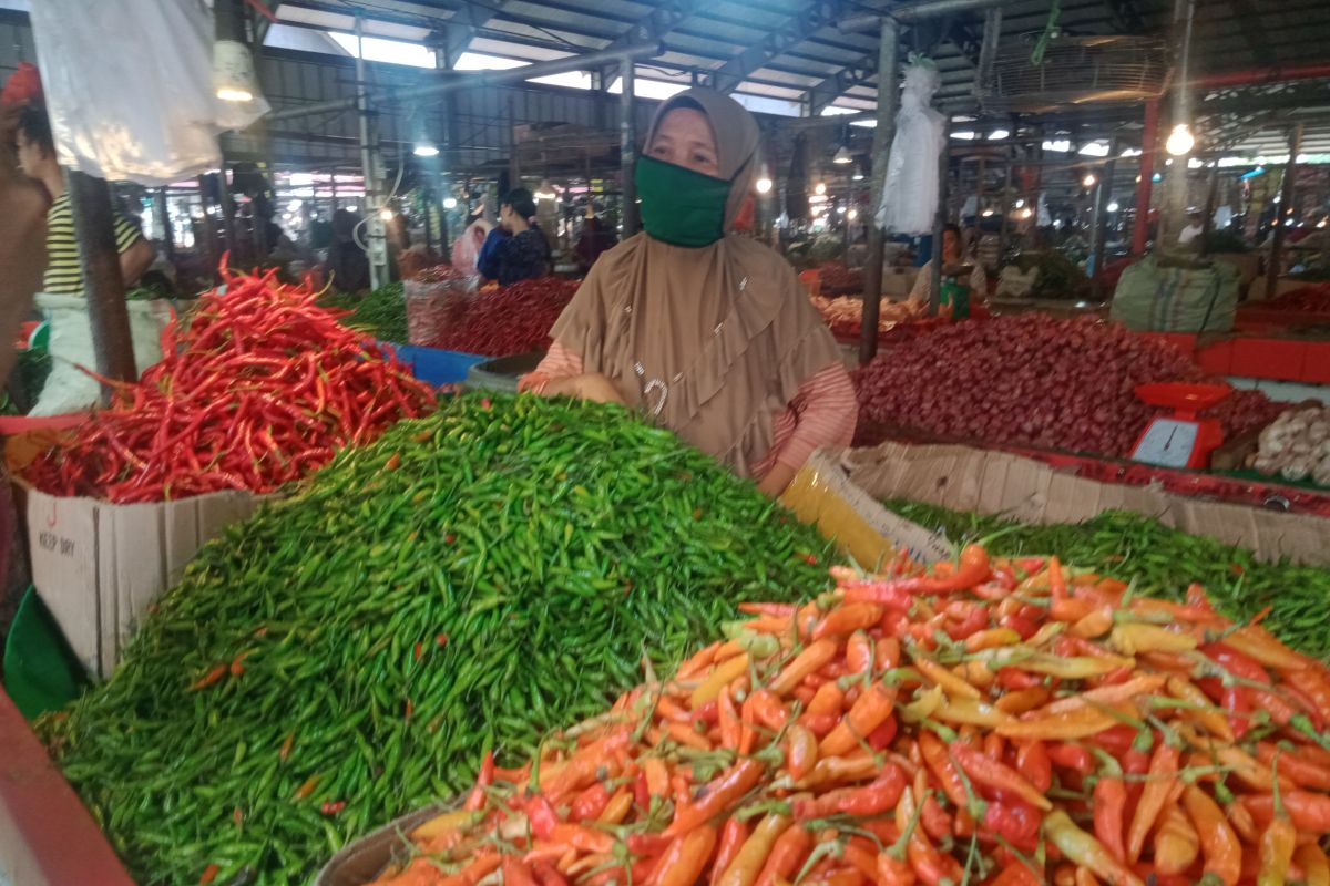 Harga kebutuhan pokok di pasar tradisional Angso duo relatif stabil