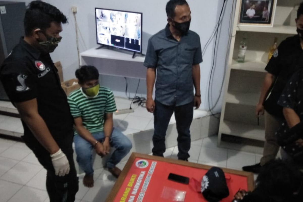 Nekat! pria ini sembunyikan sabu 201 gram dalam dubur ditangkap di Bandara Lombok (Video)