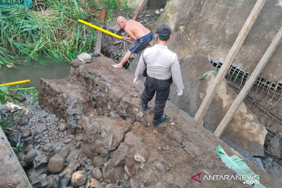 Pekerja bangunan tewas tertimpa jembatan roboh di Rejang Lebong