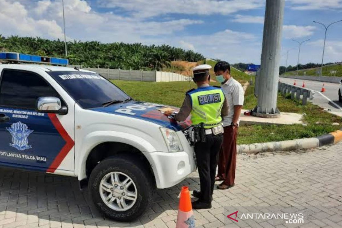 Lewati batas maksimum, tiga kendaraan ditilang di Tol Pekanbaru-Dumai