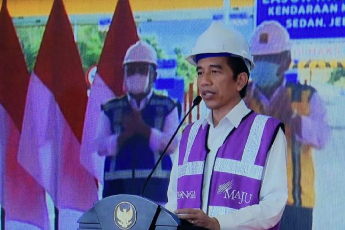 Presiden Jokowi meresmikan ruas Manado-Danowudu Sulawesi Utara