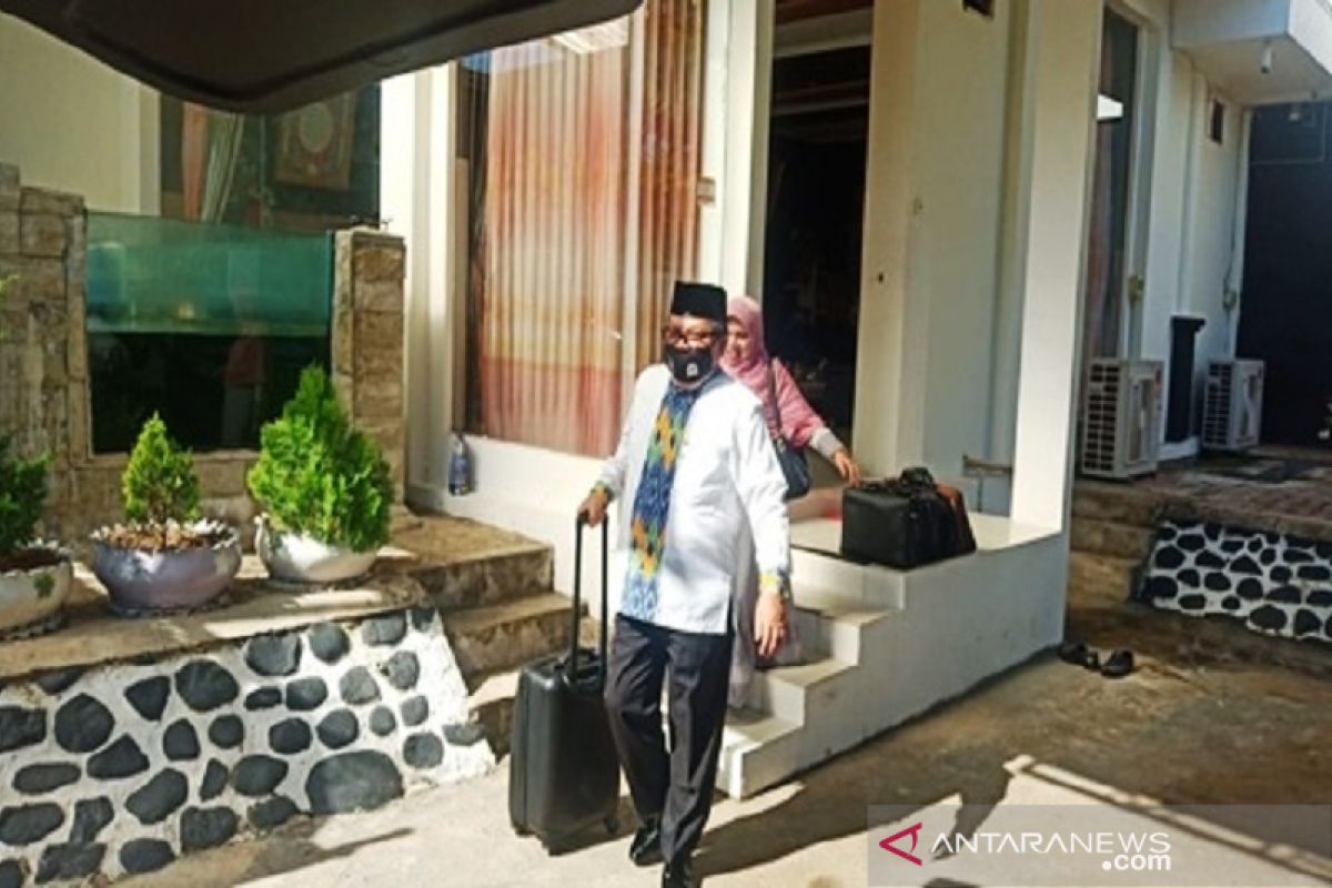 When Ansharuddin packs from official residence of Balangan Regent