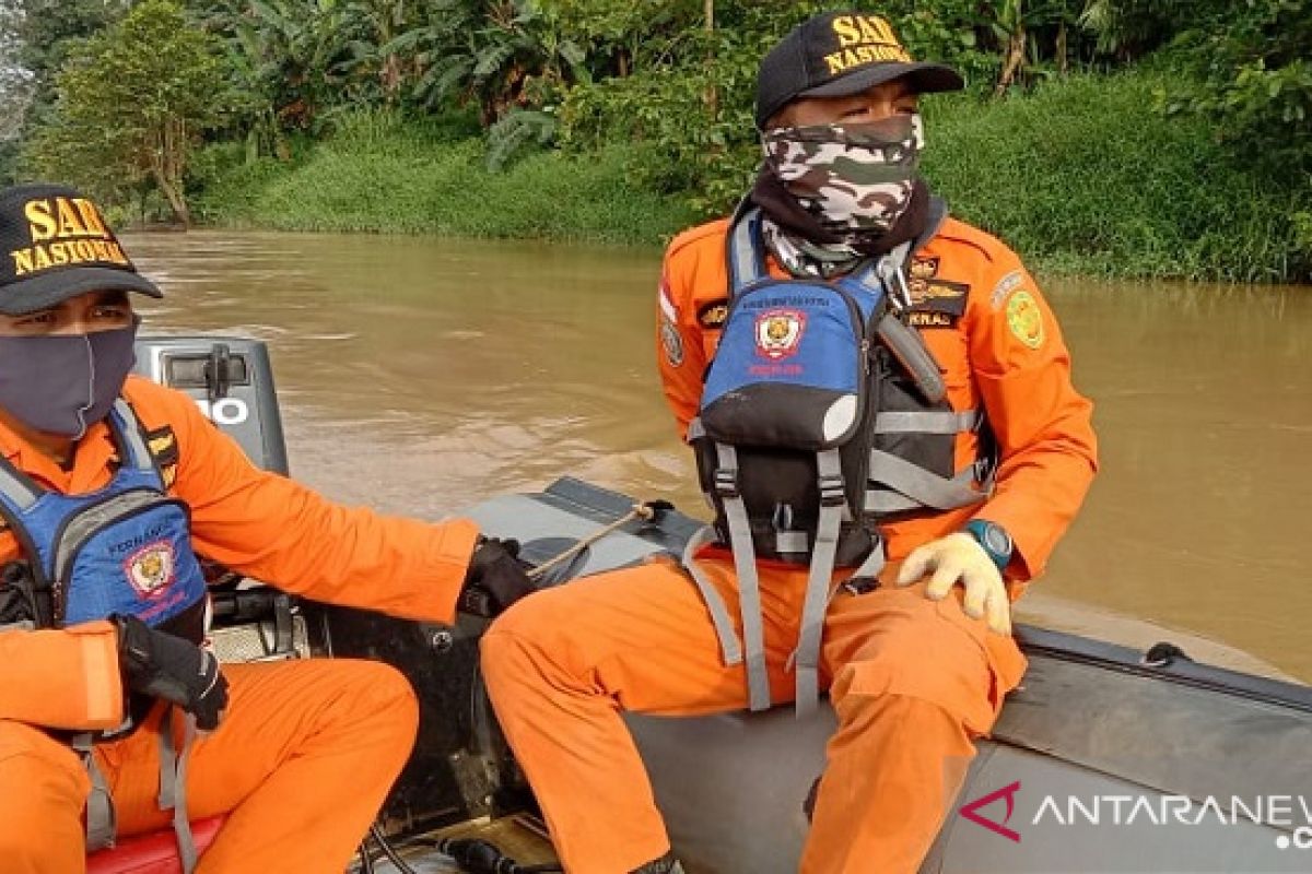 Setelah tujuh hari susuri 42 KM Sungai Batanghari ,  Basarnas hentikan pencarian bocah yang terseret arus