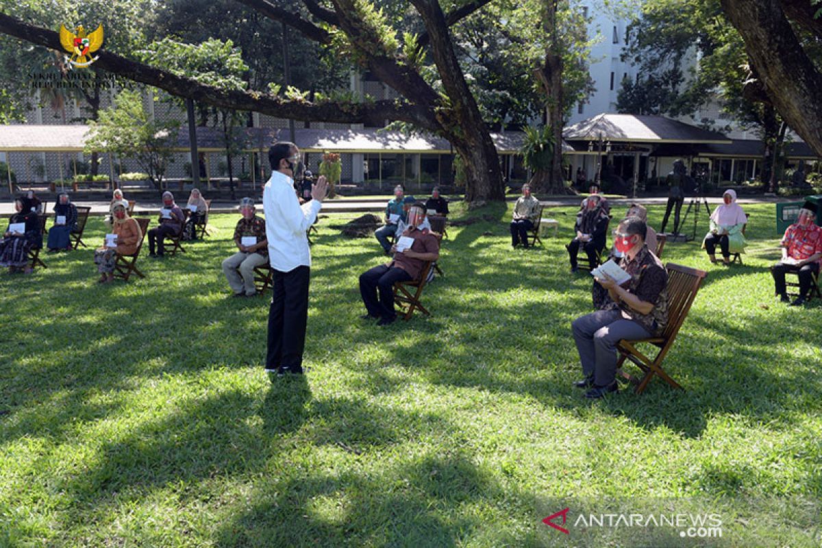 Presiden Jokowi dialog dengan usaha kecil yang bangkrut akibat pandemi