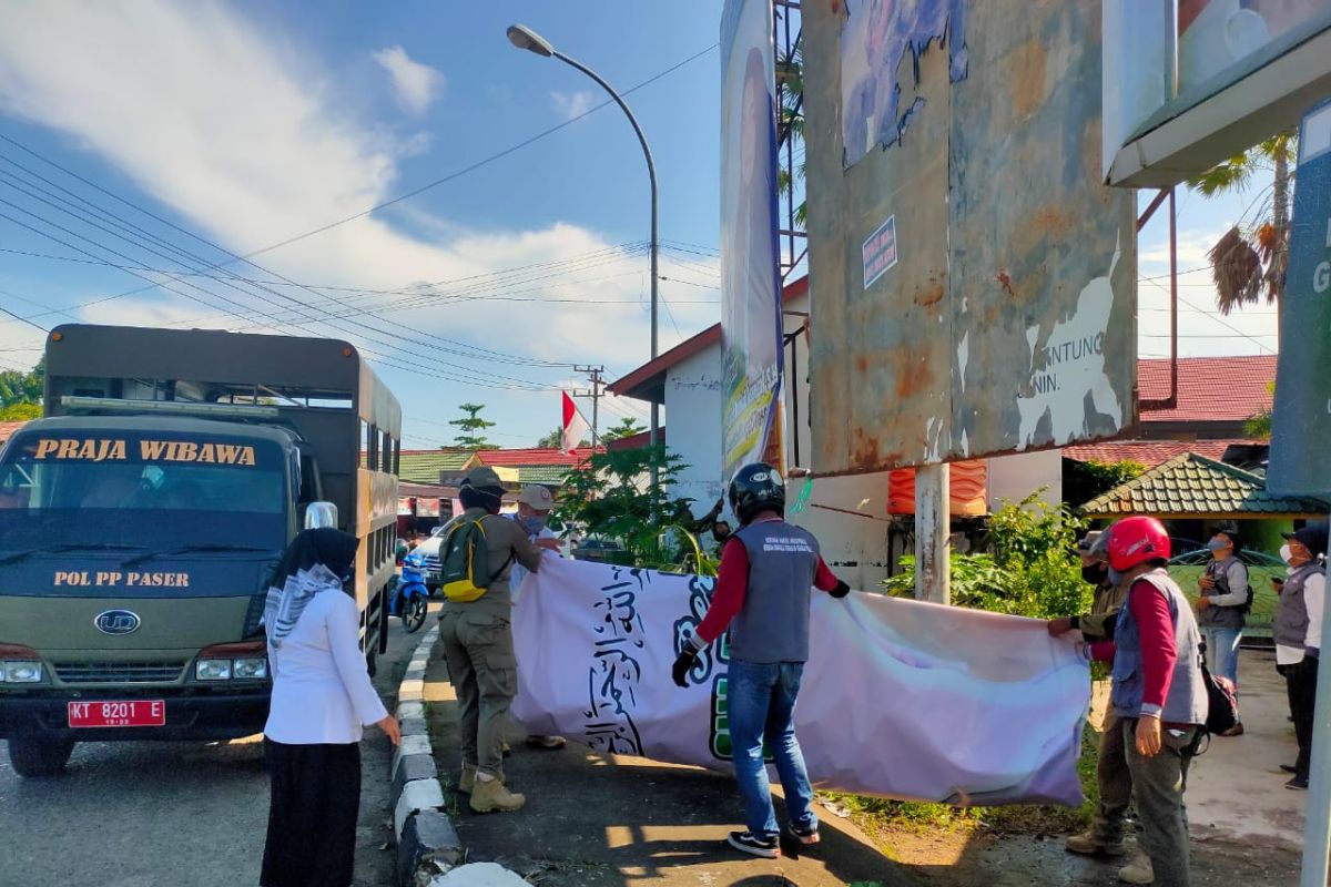 Bawaslu Paser tertibkan alat peraga kampanye