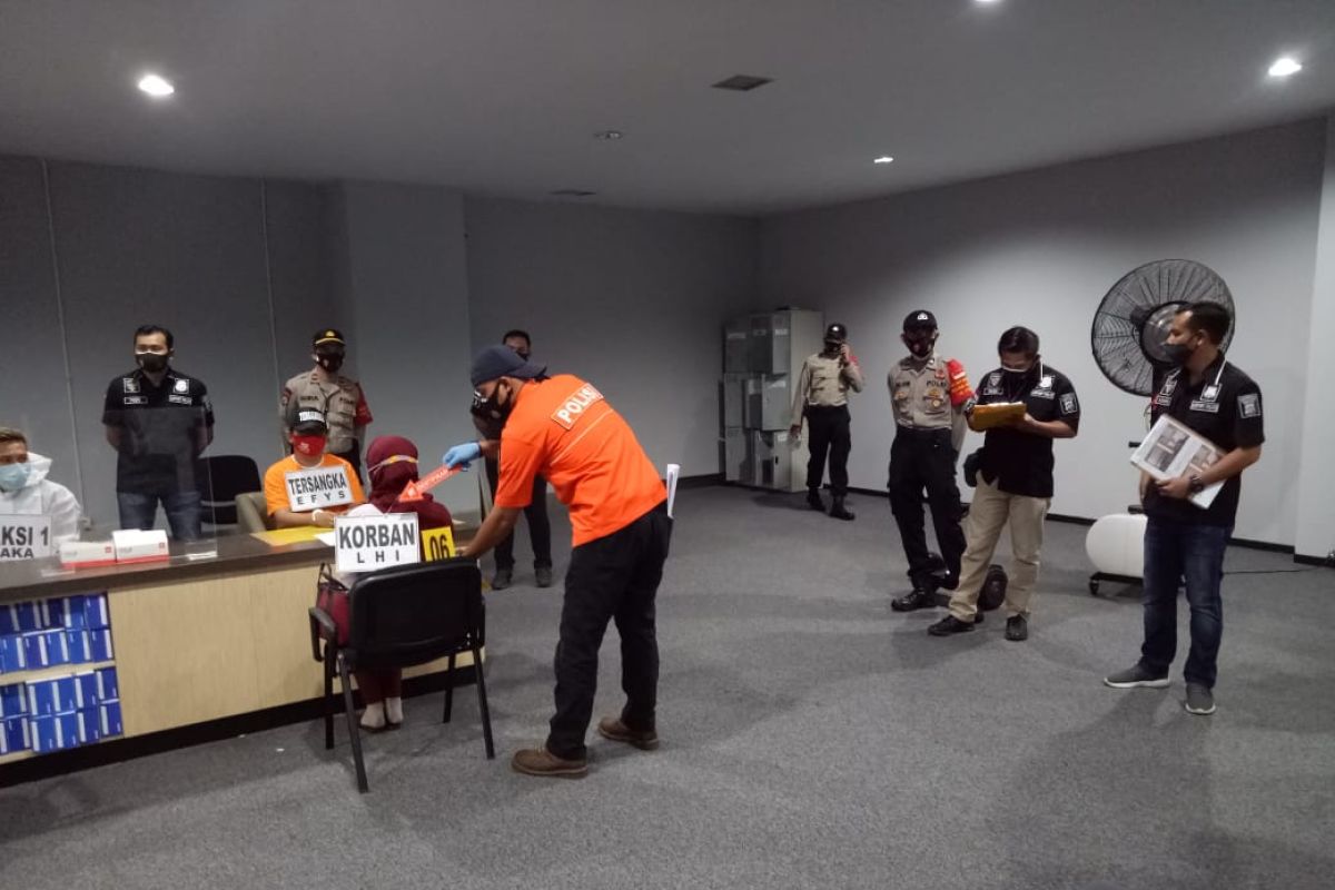 Polisi rekonstruksi kasus pelecehan di Bandara Soetta, tersangka sebelumnya diamankan saat di Balige