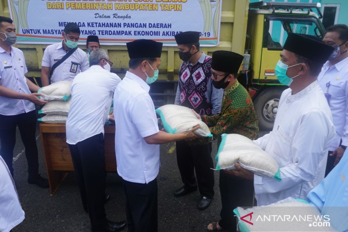 Pemkab Tapin serahkan bantuan beras bagi 1.783 ustad dan ustazah se Tapin