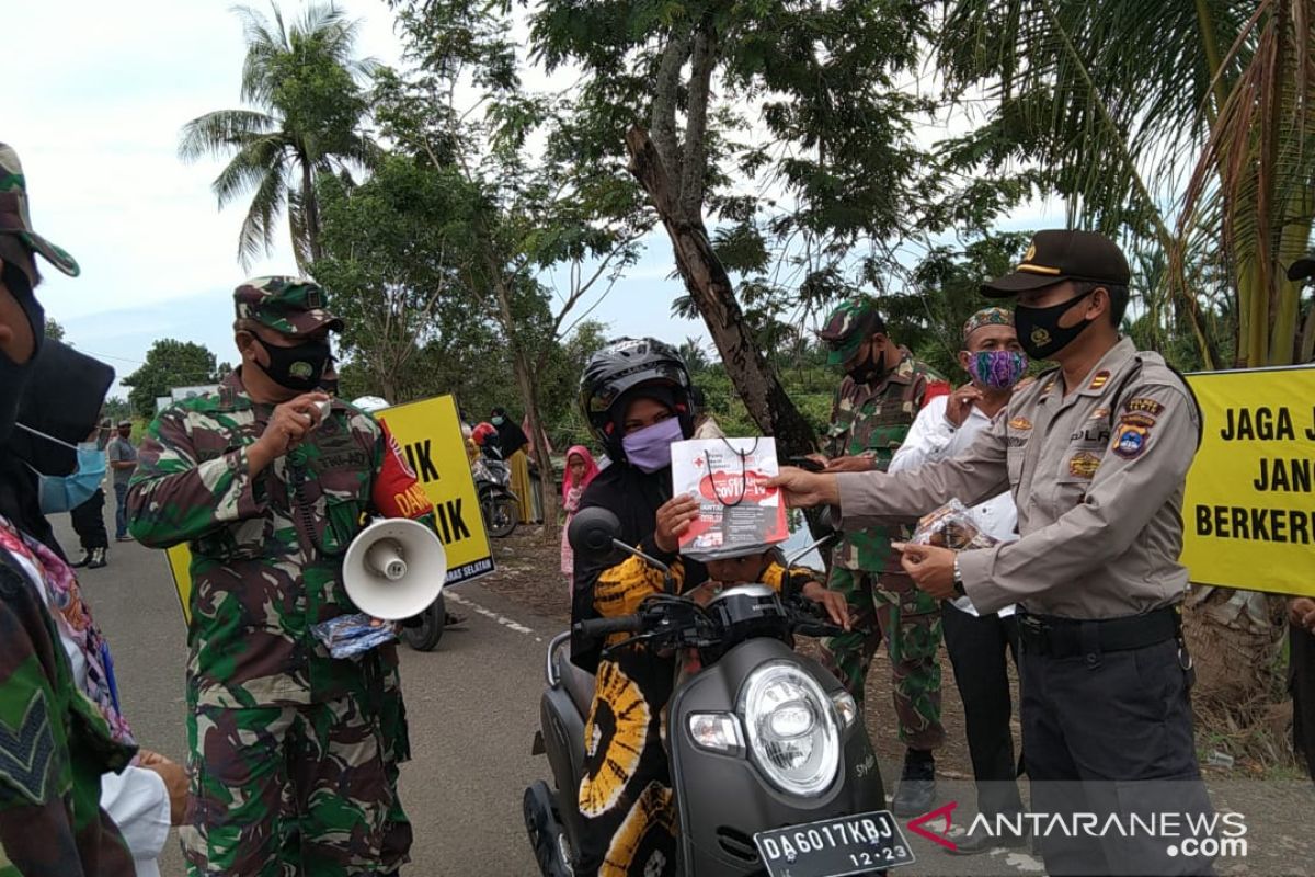 Masyarakat yang patuh pakai masker dapat bingkisan