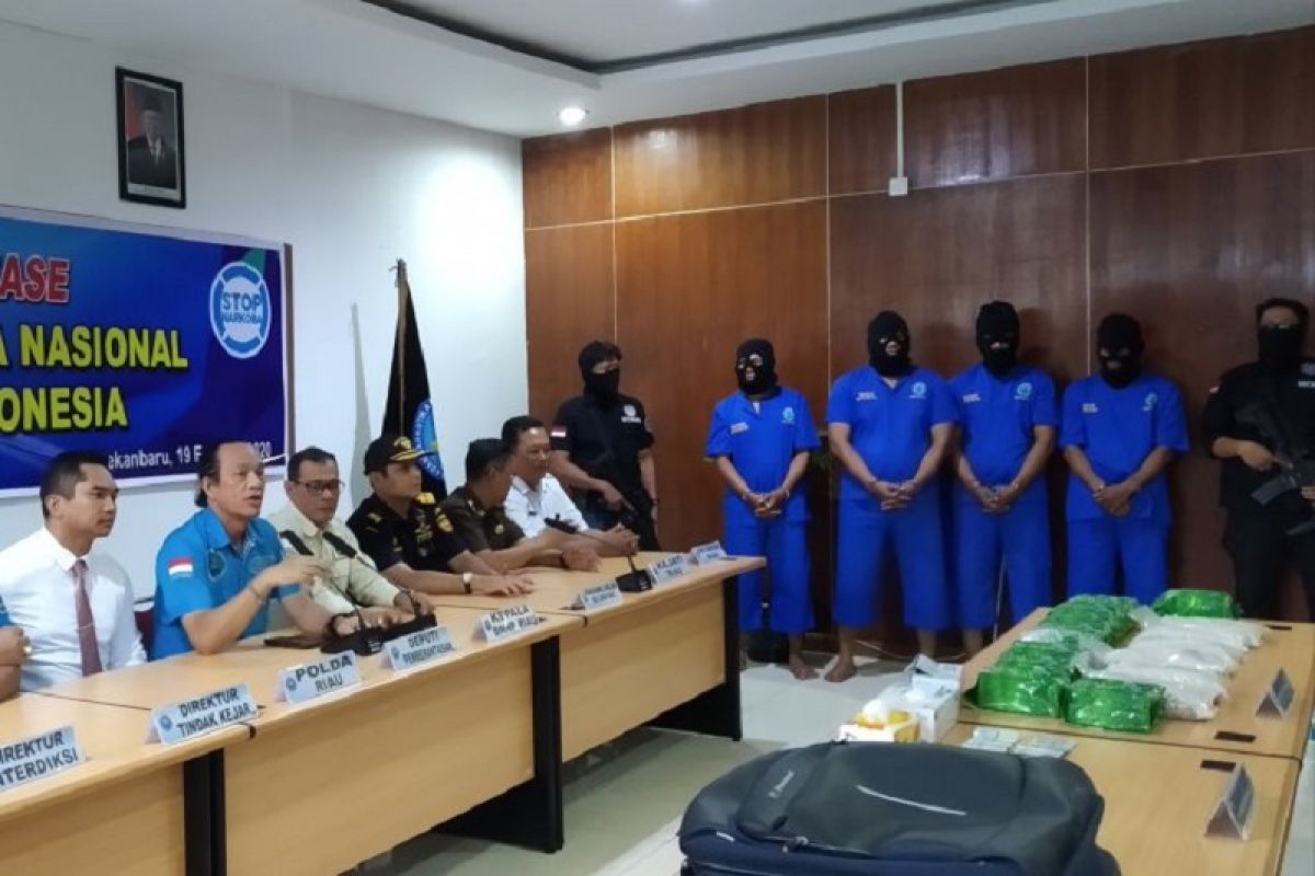 Dua kurir sabu-sabu 10 kg dan 30.566 ekstasi di Dumai divonis mati