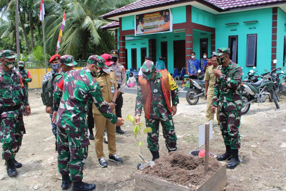 Aslat Kasad bersama Dandim 1015/Spt lakukan penanaman pohon