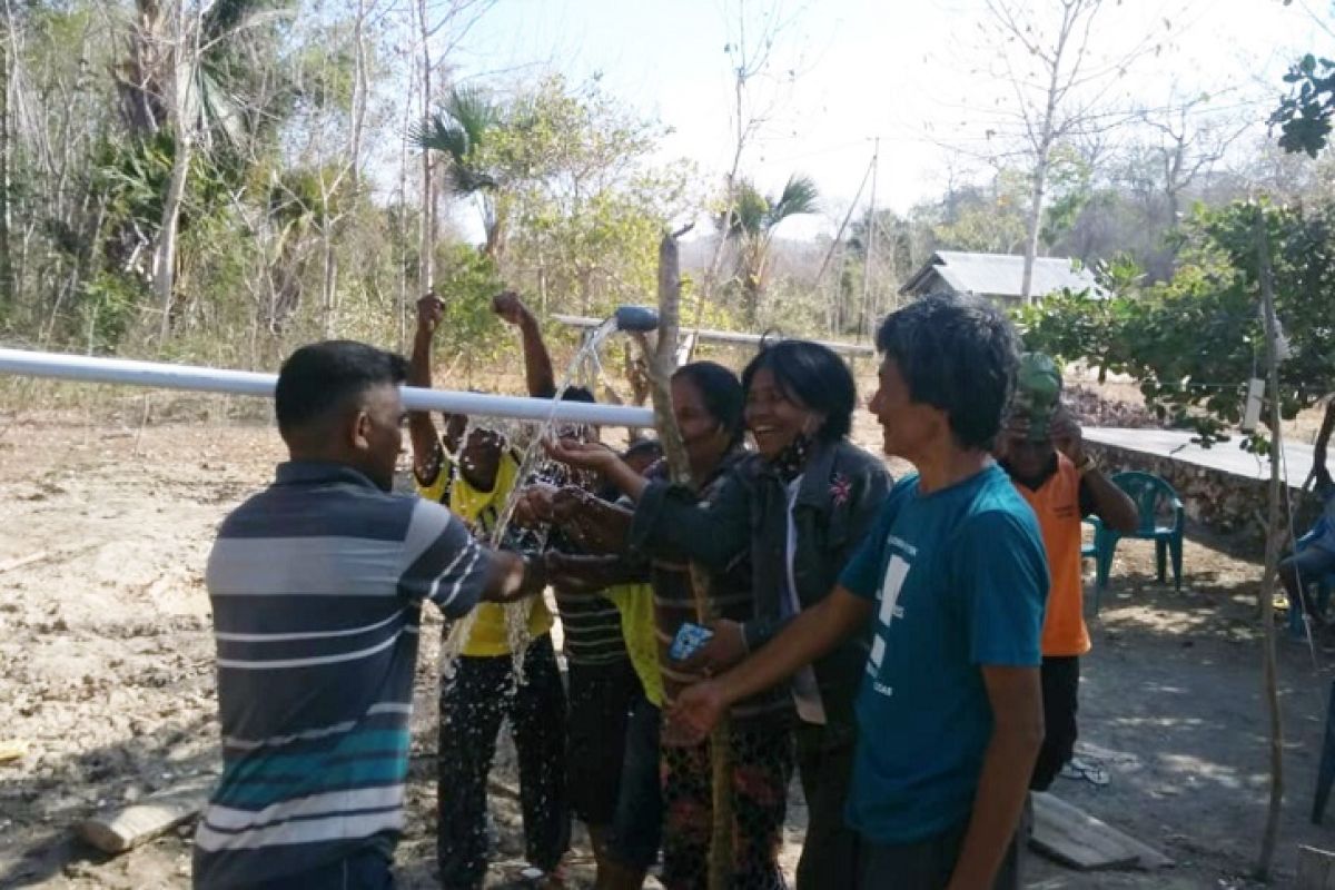 Berkat pompa air tenaga surya Len, warga desa Rabeka tak kesulitan air bersih lagi