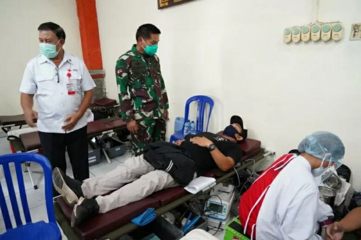 37 anggota TNI dan warga sipil lakukan donor plasma konvalesen