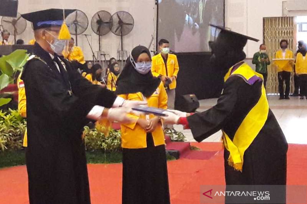 Ratusan lulusan Untidar Magelang ikuti wisuda tatap muka