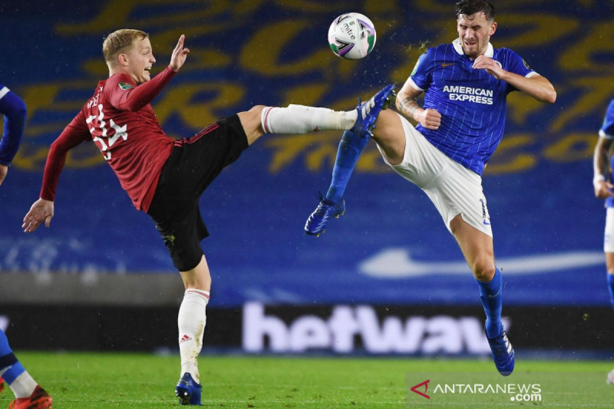 Solskjaer sebut Van  de Beek punya peran penting meski jarang dimainkan