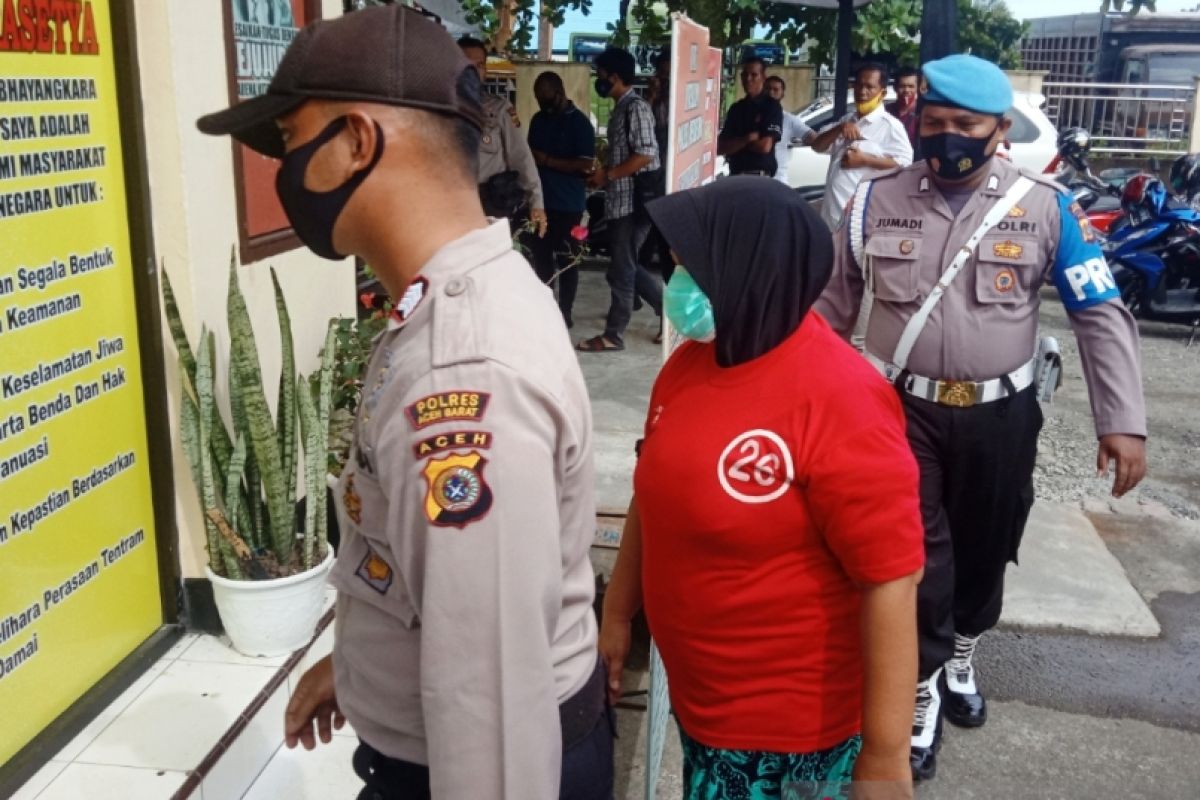 Penipuan berkedok dukun penglaris, seorang IRT diringkus polisi