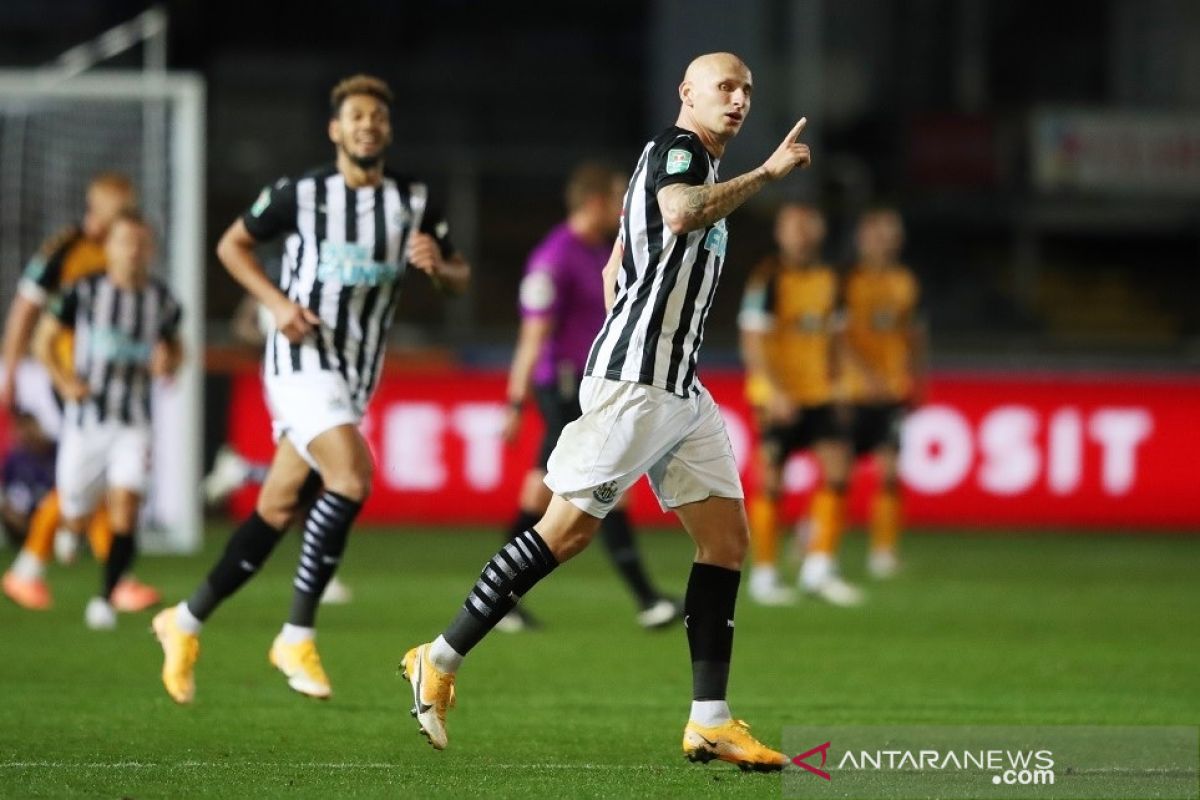 Wajah Newcastle diselamatkan adu penalti di Piala Liga
