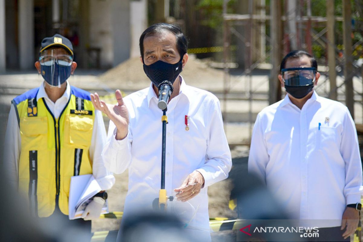 Presiden: UU Ciptaker buat perusahaan tidak bisa PHK secara sepihak