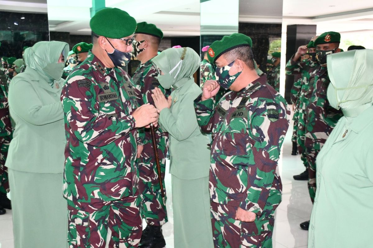 56 Perwira Tinggi TNI terima kenaikan pangkat