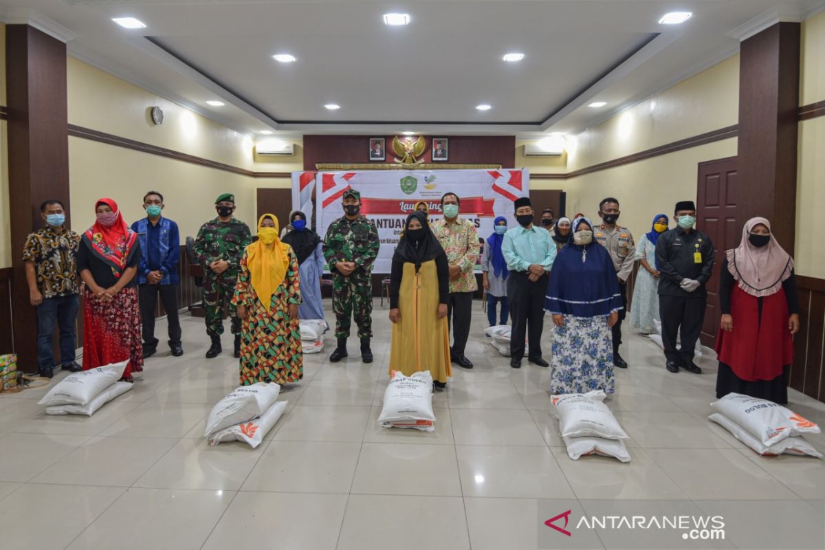 Pemkot Padangsidimpuan berikan bantuan sosial kepada masyarakat