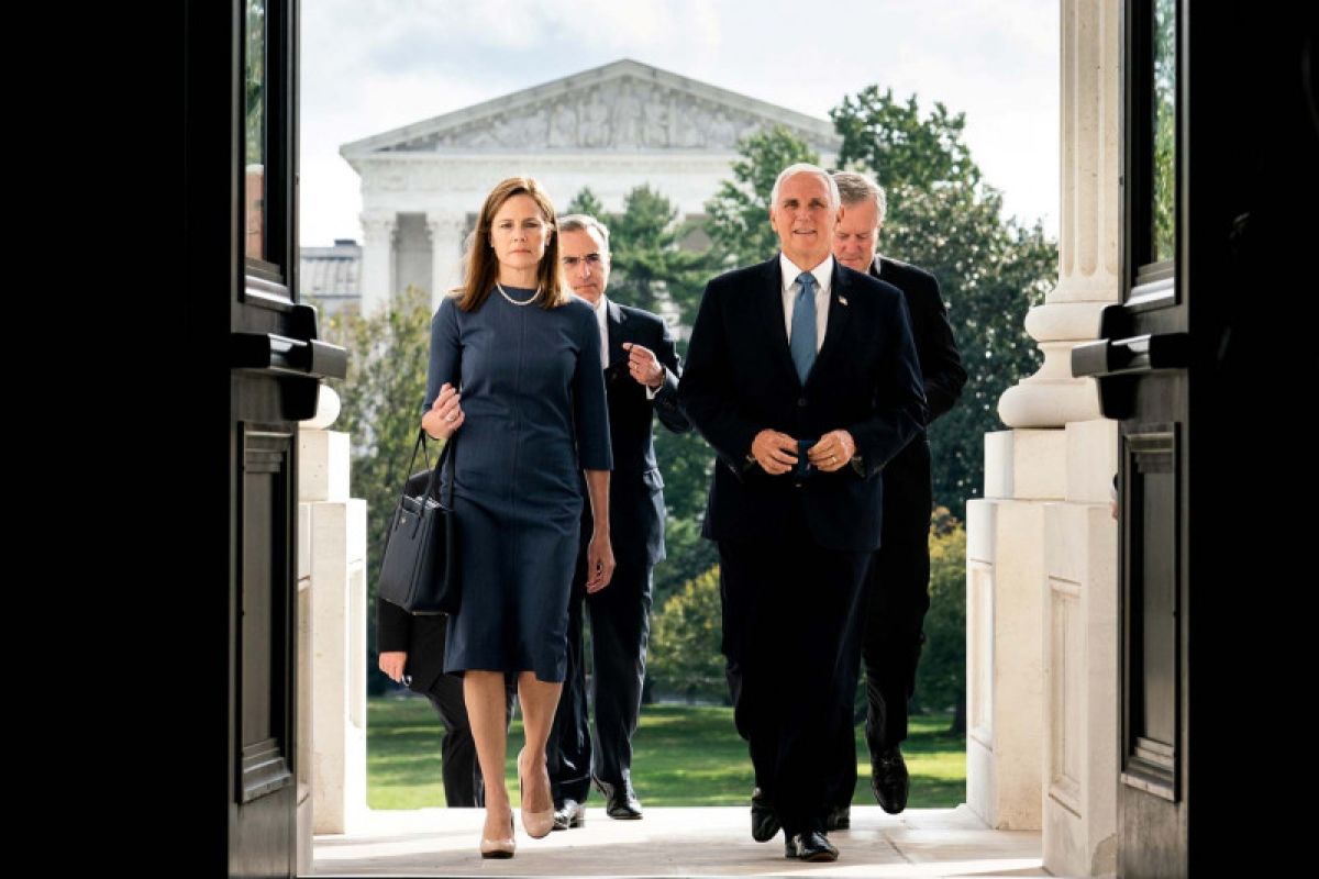 Amy Coney Barrett terpilih sebagai hakim Mahkamah Agung AS