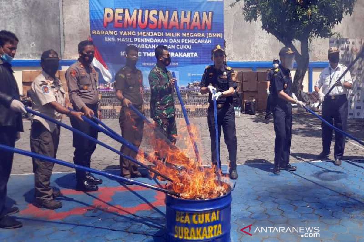 Bea Cukai Surakarta memusnahkan barang ilegal senilai Rp1,28 miliar