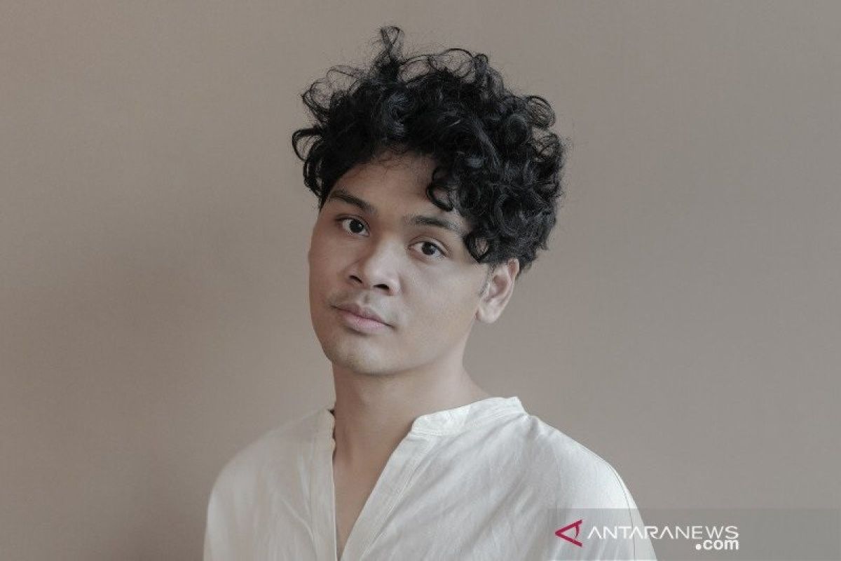 Mikha Angelo akan rilis video lirik untuk semua lagu album "Amateur"