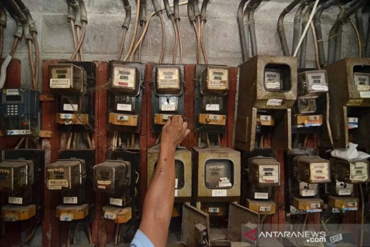 Sejak hari ini, PLN turunkan tarif listrik hingga Desember