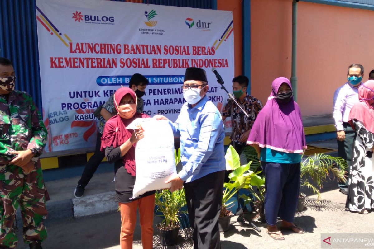 Kebijakan bupati Situbondo soal pendistribusian bansos beras dinilai memperlambat penyaluran