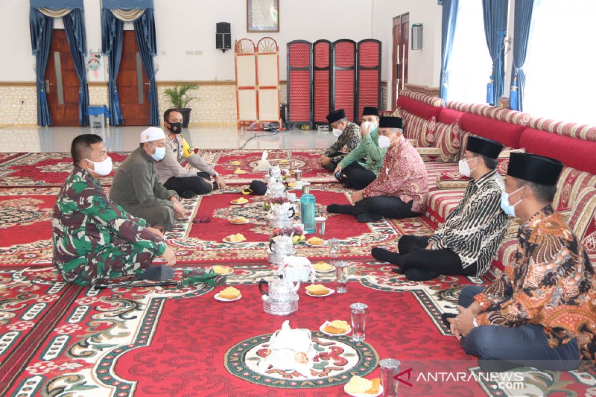 Dikunjungi bupati dan forkopimda, Ketua MUI HSS harapkan sinergitas terus terjalin