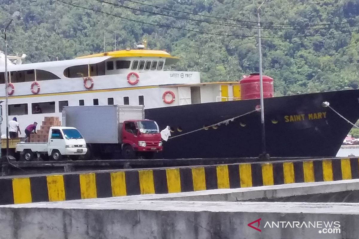 Satu penumpang kapal hilang karena lompat ke laut