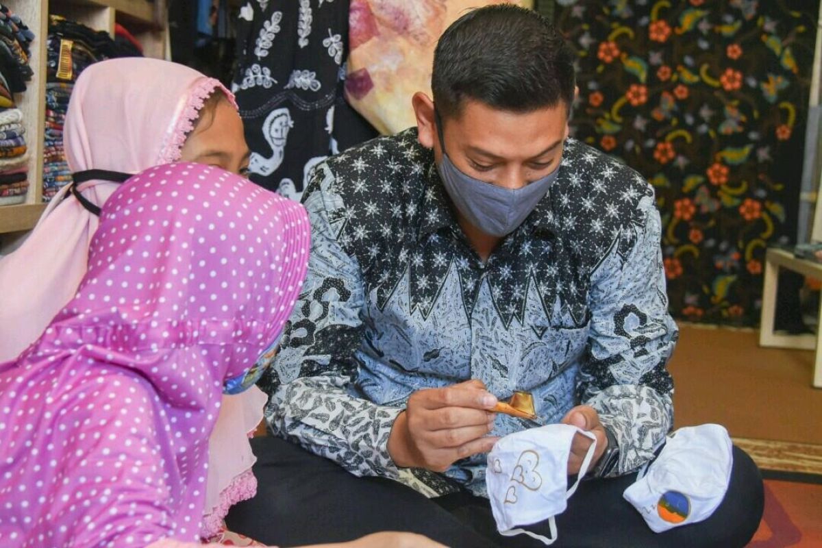 Ketua Dekranasda Kediri dukung perajin batik berkarya saat pandemi COVID-19