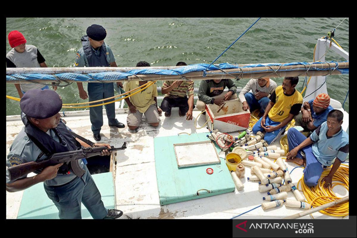 Nyamar jadi nelayan, KKP tangkap 8 pelaku "destructive fishing"