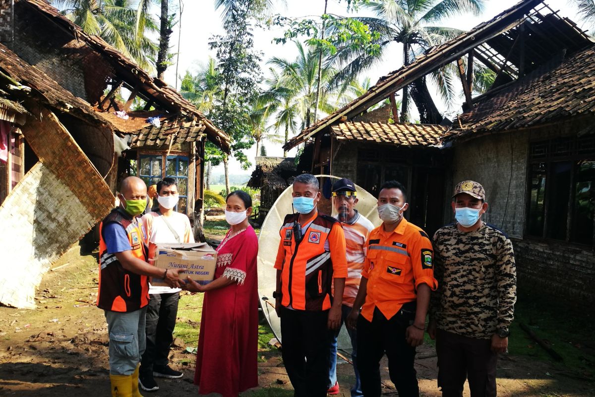 Puluhan rumah di Pandeglang rusak akibat angin puting beliung