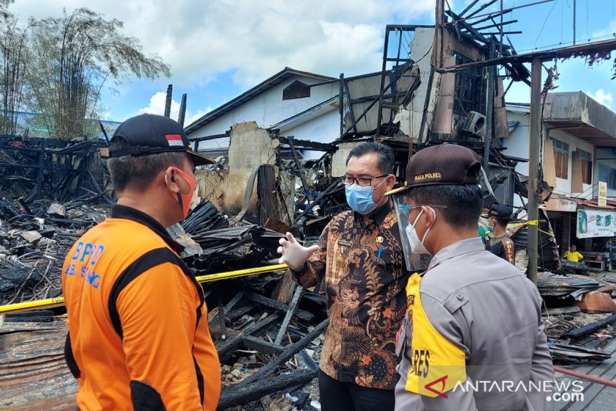 Pjs Bupati Sintang tinjau lokasi kebakaran ruko di dekat RSUD