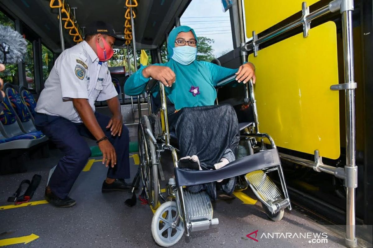 NTB meluncurkan bus penyandang disabilitas